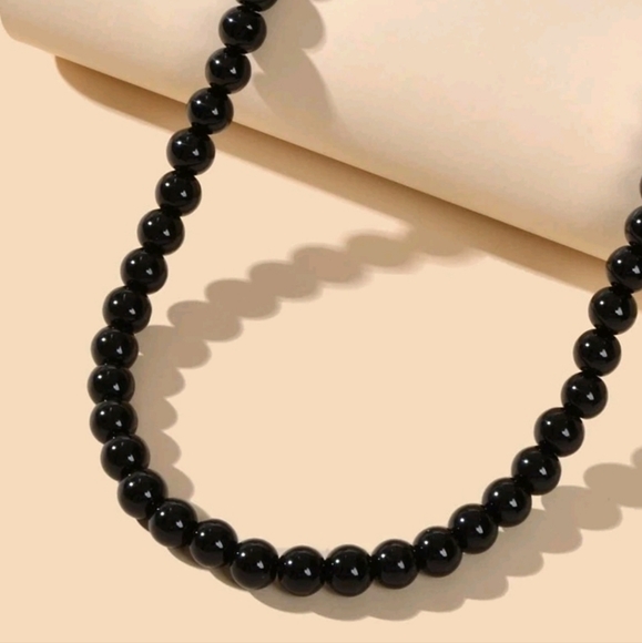 Black Faux Pearl Beaded Necklace - Picture 2 of 3